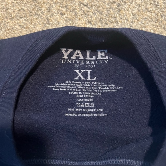 Yale University sweatshirt - Picture 2 of 2